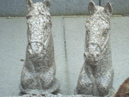 CABALLOS DE PIEDRA