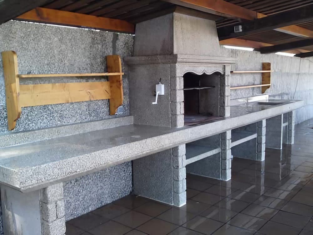 Complete su jardín con nuestras barbacoas de piedra a medida en Pontevedra