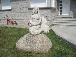 SIRENA EN PIEDRA